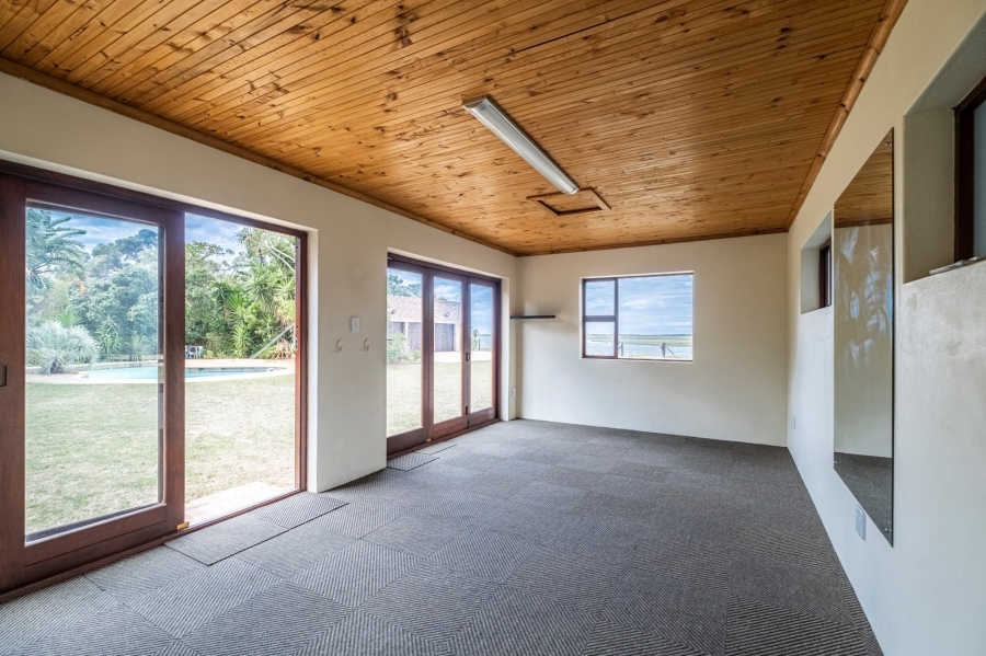To Let 4 Bedroom Property for Rent in Amsterdamhoek Eastern Cape